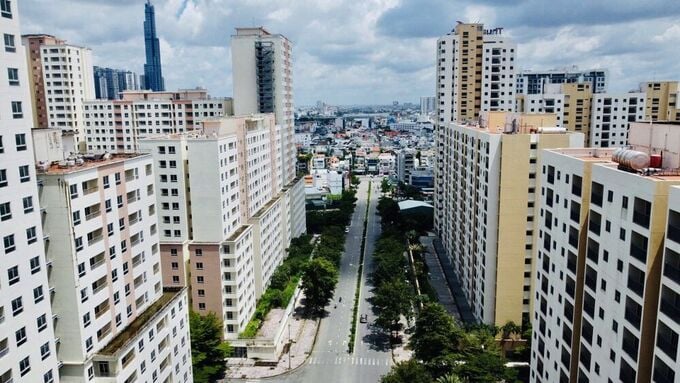 Lãnh đạo Tp.HCM nhấn mạnh, việc đấu giá toàn bộ quỹ căn hộ nhằm khai thác hiệu quả tài sản công, thu hồi vốn đầu tư và góp phần ổn định thị trường bất động sản (BĐS). Lãnh đạo Tp.HCM nhấn mạnh, việc đấu giá toàn bộ quỹ căn hộ nhằm khai thác hiệu quả tài sản công, thu hồi vốn đầu tư và góp phần ổn định thị trường bất động sản (BĐS). 