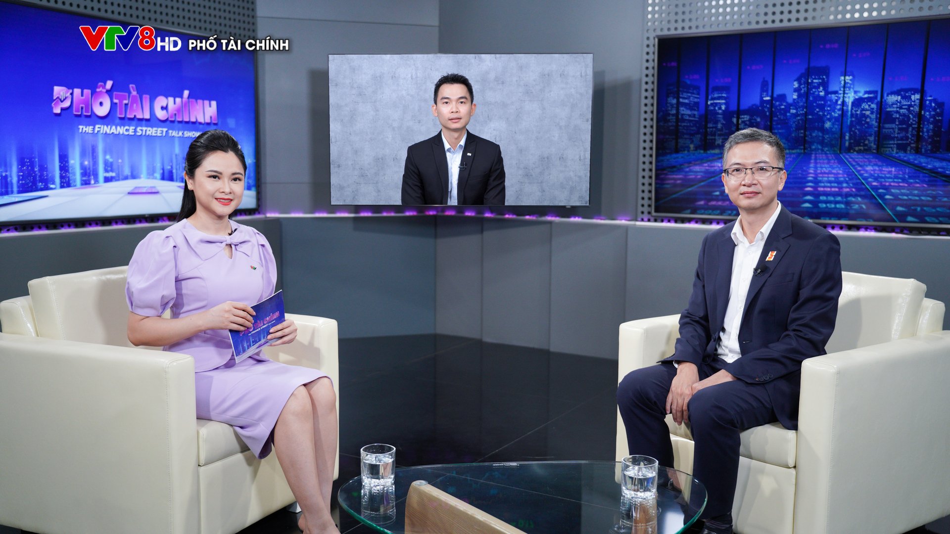Ông Đinh Minh Trí và ông Ngô Thế Hiển tại Talkshow Phố Tài chính Ông Đinh Minh Trí và ông Ngô Thế Hiển tại Talkshow Phố Tài chính