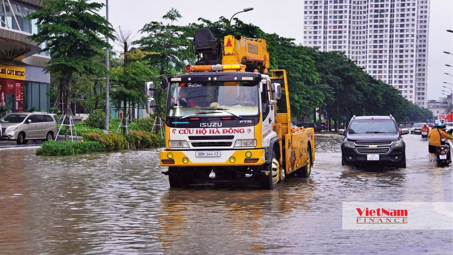 Khu Ngoại giao đoàn thành rốn ngập: Giá nhà cao kỷ lục, mưa lớn phố thành sông - Ảnh 6 Khu Ngoại giao đoàn thành rốn ngập: Giá nhà cao kỷ lục, mưa lớn phố thành sông - Ảnh 6