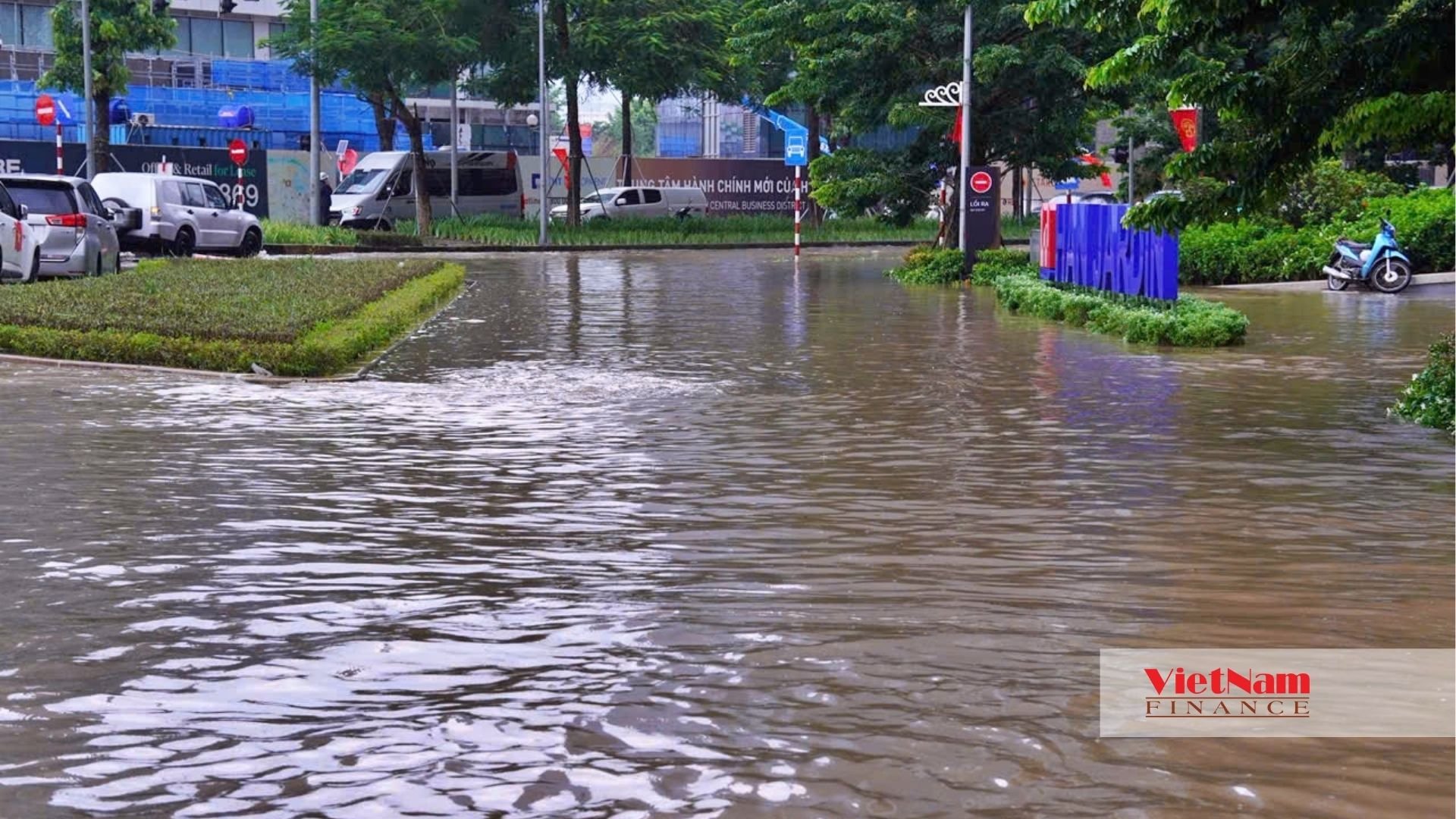 Khu Ngoại giao đoàn thành rốn ngập: Giá nhà cao kỷ lục, mưa lớn phố thành sông - Ảnh 16 Khu Ngoại giao đoàn thành rốn ngập: Giá nhà cao kỷ lục, mưa lớn phố thành sông - Ảnh 16