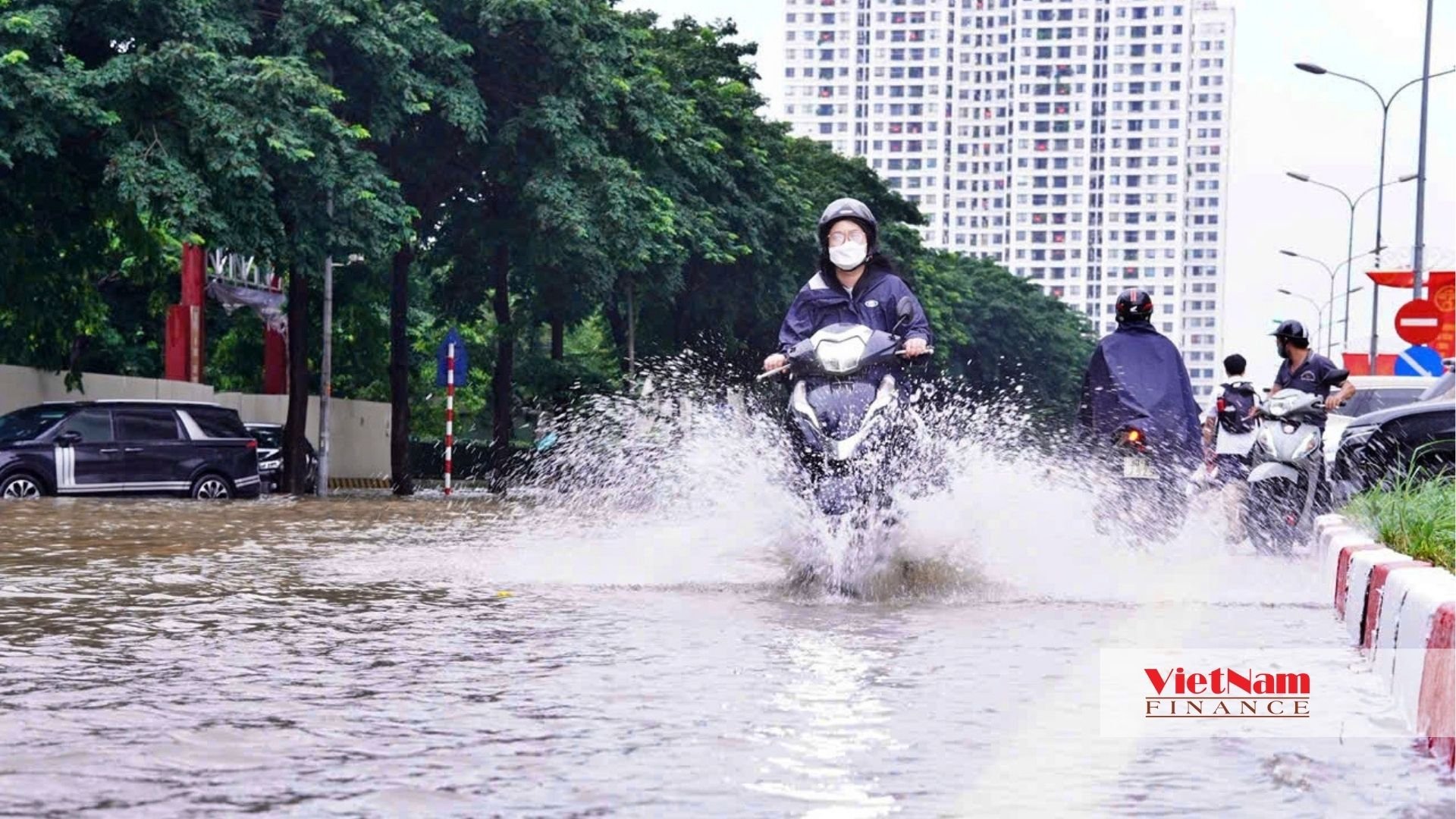 Khu Ngoại giao đoàn thành rốn ngập: Giá nhà cao kỷ lục, mưa lớn phố thành sông - Ảnh 7 Khu Ngoại giao đoàn thành rốn ngập: Giá nhà cao kỷ lục, mưa lớn phố thành sông - Ảnh 7