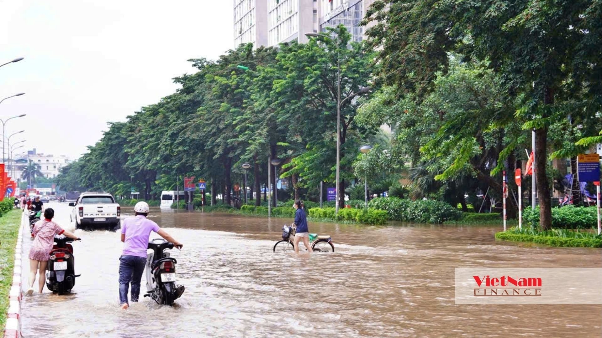 Khu Ngoại giao đoàn thành rốn ngập: Giá nhà cao kỷ lục, mưa lớn phố thành sông - Ảnh 9 Khu Ngoại giao đoàn thành rốn ngập: Giá nhà cao kỷ lục, mưa lớn phố thành sông - Ảnh 9