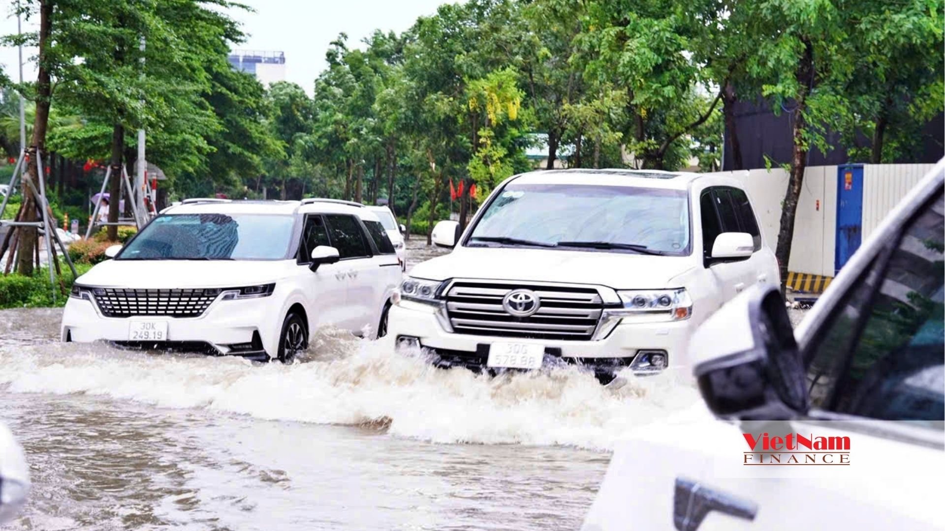 Khu Ngoại giao đoàn thành rốn ngập: Giá nhà cao kỷ lục, mưa lớn phố thành sông - Ảnh 11 Khu Ngoại giao đoàn thành rốn ngập: Giá nhà cao kỷ lục, mưa lớn phố thành sông - Ảnh 11