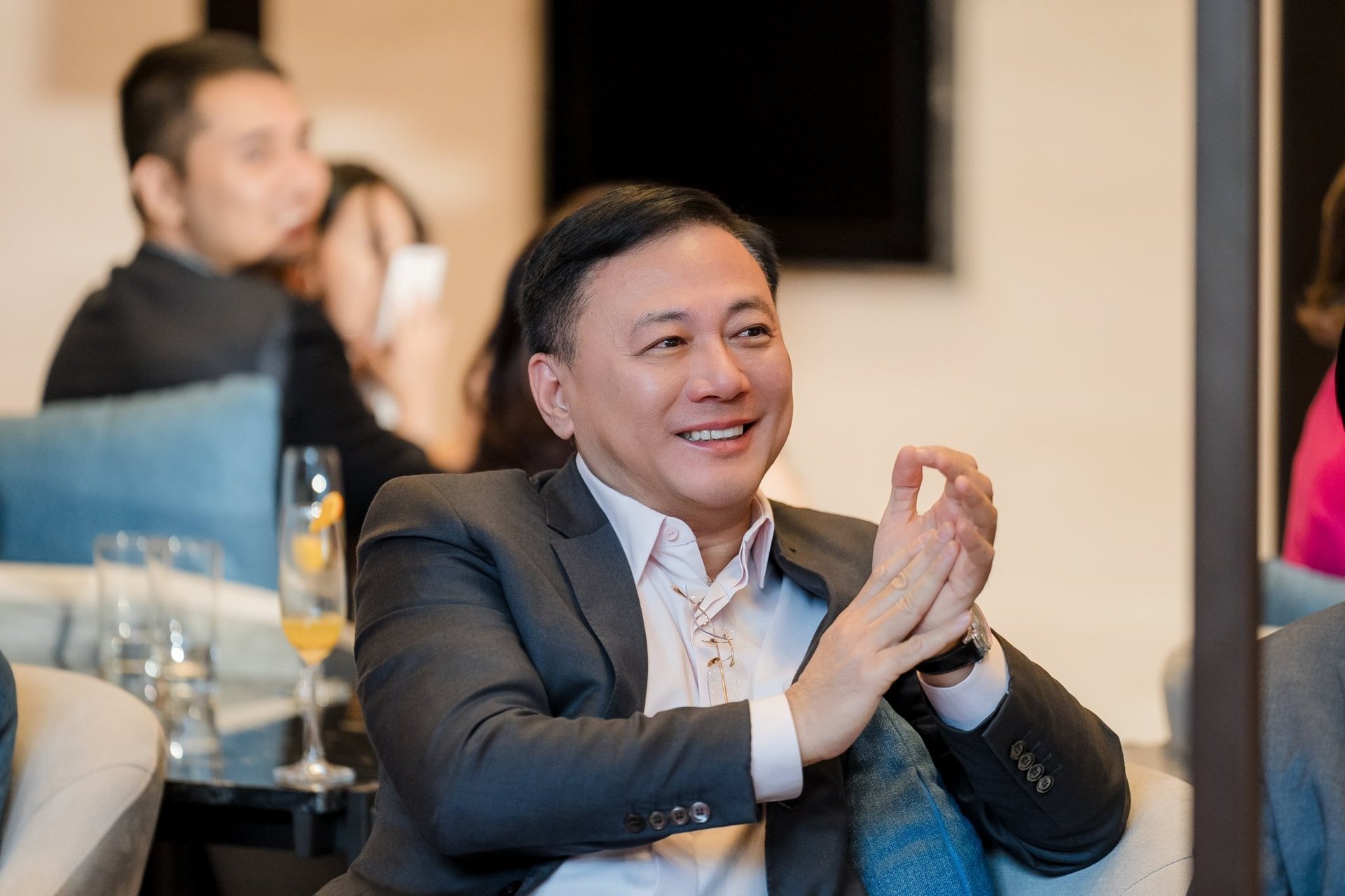 CEO Alphanam: Từ '2 điểm của bố' và hành trình xây thang điểm riêng trong sự nghiệp - Ảnh 1 CEO Alphanam: Từ '2 điểm của bố' và hành trình xây thang điểm riêng trong sự nghiệp - Ảnh 1