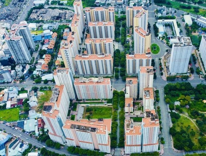 Sau 10 năm và 4 lần đấu giá không thành công, Tp.HCM mới đây đã thông qua phương án chia nhỏ và điều chỉnh công năng 3.790 căn hộ Thủ Thiêm, với kỳ vọng lần đấu giá thứ năm sẽ đạt kết quả. Sau 10 năm và 4 lần đấu giá không thành công, Tp.HCM mới đây đã thông qua phương án chia nhỏ và điều chỉnh công năng 3.790 căn hộ Thủ Thiêm, với kỳ vọng lần đấu giá thứ năm sẽ đạt kết quả. 