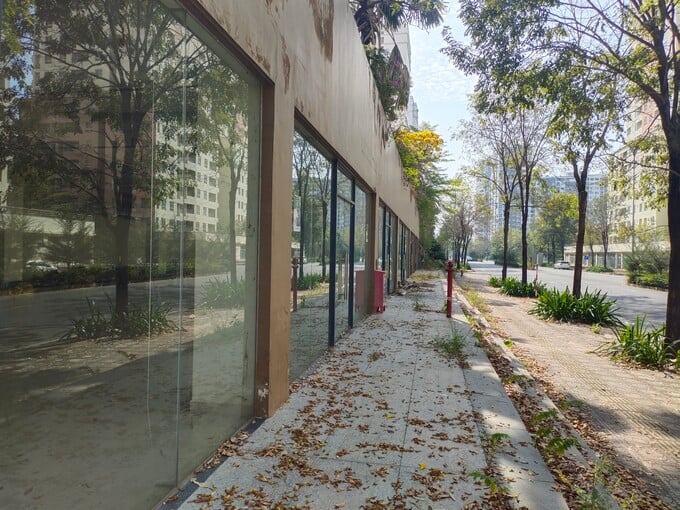 Tuy nhiên, để thu hút được cả nhà đầu tư lớn lẫn vừa và nhỏ, Tp.HCM cần đồng thời điều chỉnh mức giá khởi điểm, nới điều kiện thanh toán, cải thiện chất lượng và minh bạch mọi thông tin. Tuy nhiên, để thu hút được cả nhà đầu tư lớn lẫn vừa và nhỏ, Tp.HCM cần đồng thời điều chỉnh mức giá khởi điểm, nới điều kiện thanh toán, cải thiện chất lượng và minh bạch mọi thông tin.