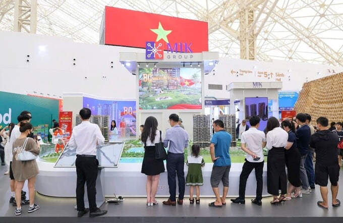 Không gian trưng bày MIK Group thu hút đông đảo khách hàng tới tham quan, trải nghiệm ngay sau Lễ khai mạc Không gian trưng bày MIK Group thu hút đông đảo khách hàng tới tham quan, trải nghiệm ngay sau Lễ khai mạc