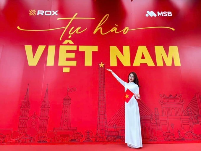 ROX Tower rực rỡ cờ hoa, lan tỏa tinh thần tự hào Việt Nam - Ảnh 4 ROX Tower rực rỡ cờ hoa, lan tỏa tinh thần tự hào Việt Nam - Ảnh 4