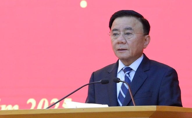 Ông Trần Cẩm Tú, Ủy viên Bộ Chính trị, Thường trực Ban Bí thư. Ông Trần Cẩm Tú, Ủy viên Bộ Chính trị, Thường trực Ban Bí thư.