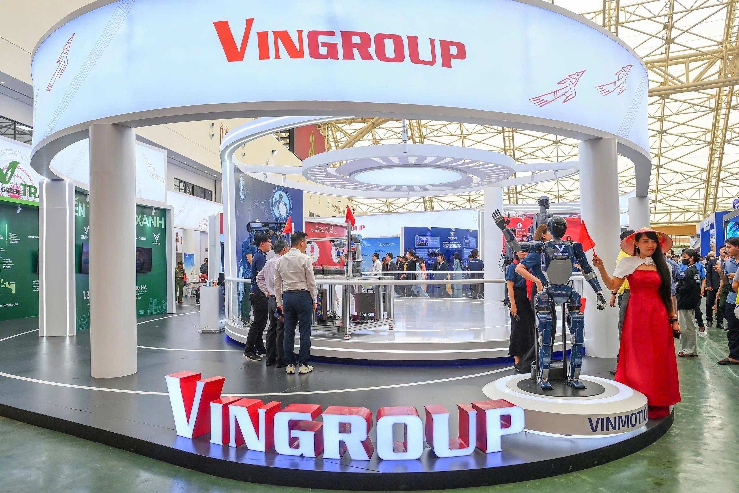 5 tỷ phú giàu nhất Việt Nam mang gì đến triển lãm Thành tựu đất nước - Ảnh 1 5 tỷ phú giàu nhất Việt Nam mang gì đến triển lãm Thành tựu đất nước - Ảnh 1