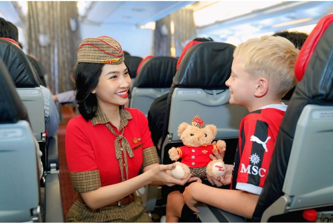 Vietjet đã khai thác 79.000 chuyến bay, vận chuyển 14,4 triệu hành khách, đóng góp hơn 4.528 tỷ đồng thuế, phí cho ngân sách nhà nước. Vietjet đã khai thác 79.000 chuyến bay, vận chuyển 14,4 triệu hành khách, đóng góp hơn 4.528 tỷ đồng thuế, phí cho ngân sách nhà nước. 