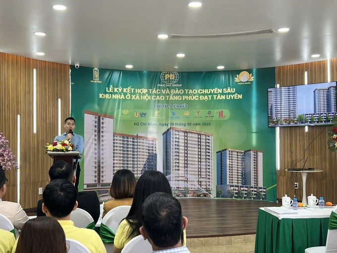 Ông Nguyễn Hoàng Phúc - Phó Chủ tịch HĐTV Phúc Đạt Group chia sẻ tại buổi lễ. Ông Nguyễn Hoàng Phúc - Phó Chủ tịch HĐTV Phúc Đạt Group chia sẻ tại buổi lễ.