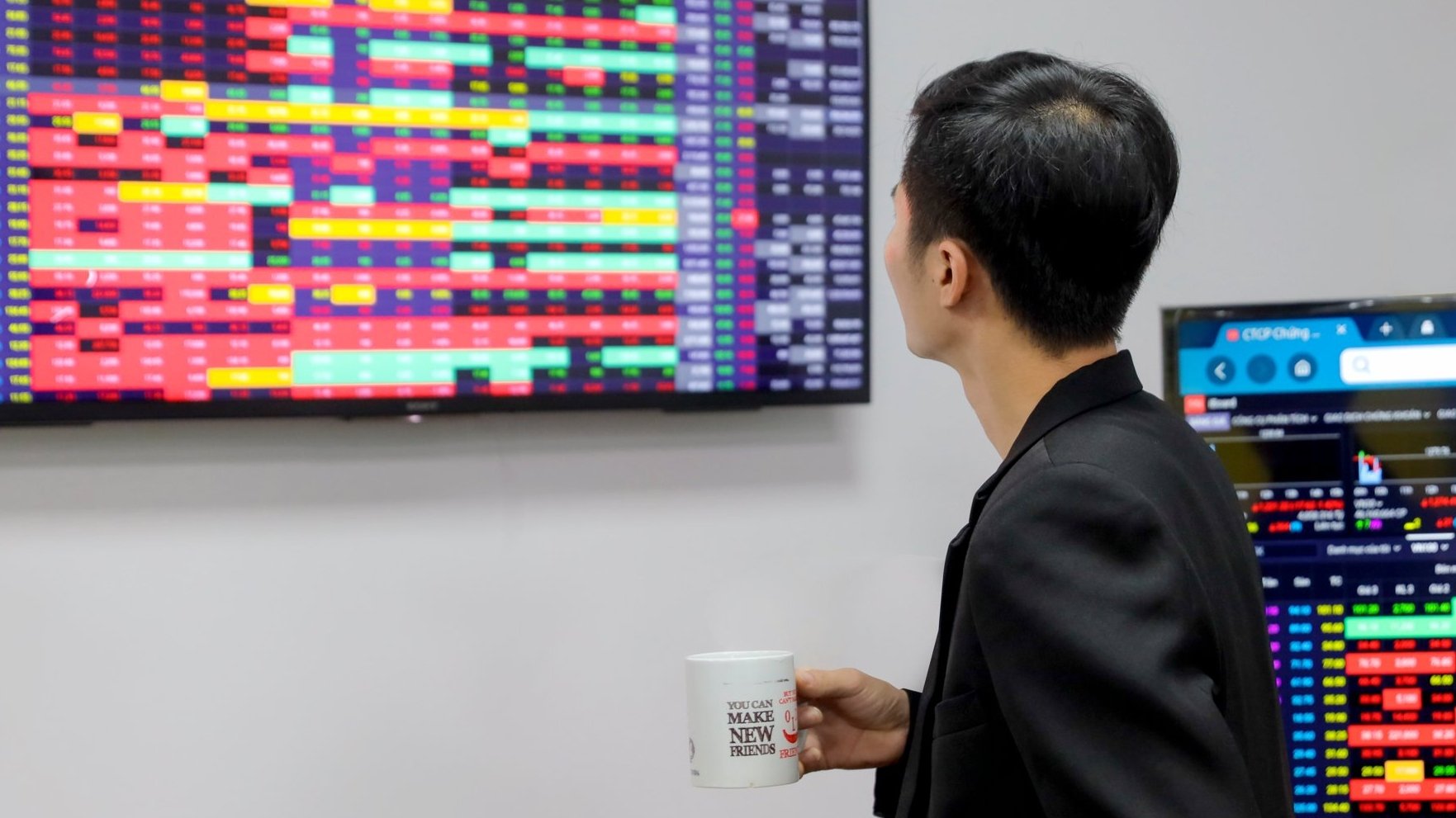 VN-Index chưa thể chinh phục mốc 1.700 điểm trong tháng 8 VN-Index chưa thể chinh phục mốc 1.700 điểm trong tháng 8