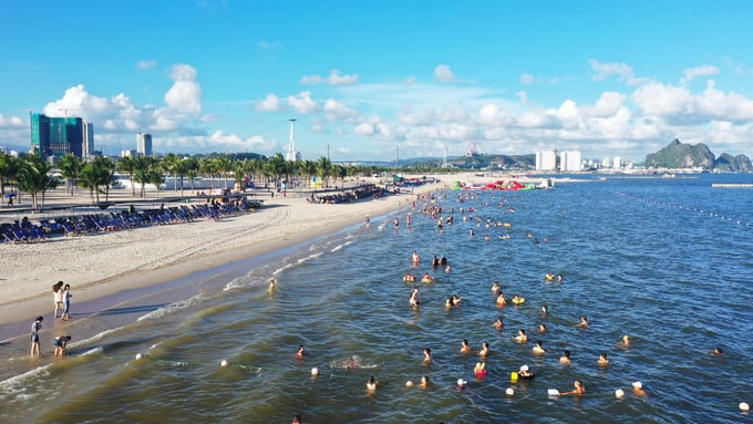 Cư dân Sun Elite City sở hữu đặc quyền “một bước” ra biển. Ảnh: AD Cư dân Sun Elite City sở hữu đặc quyền “một bước” ra biển. Ảnh: AD