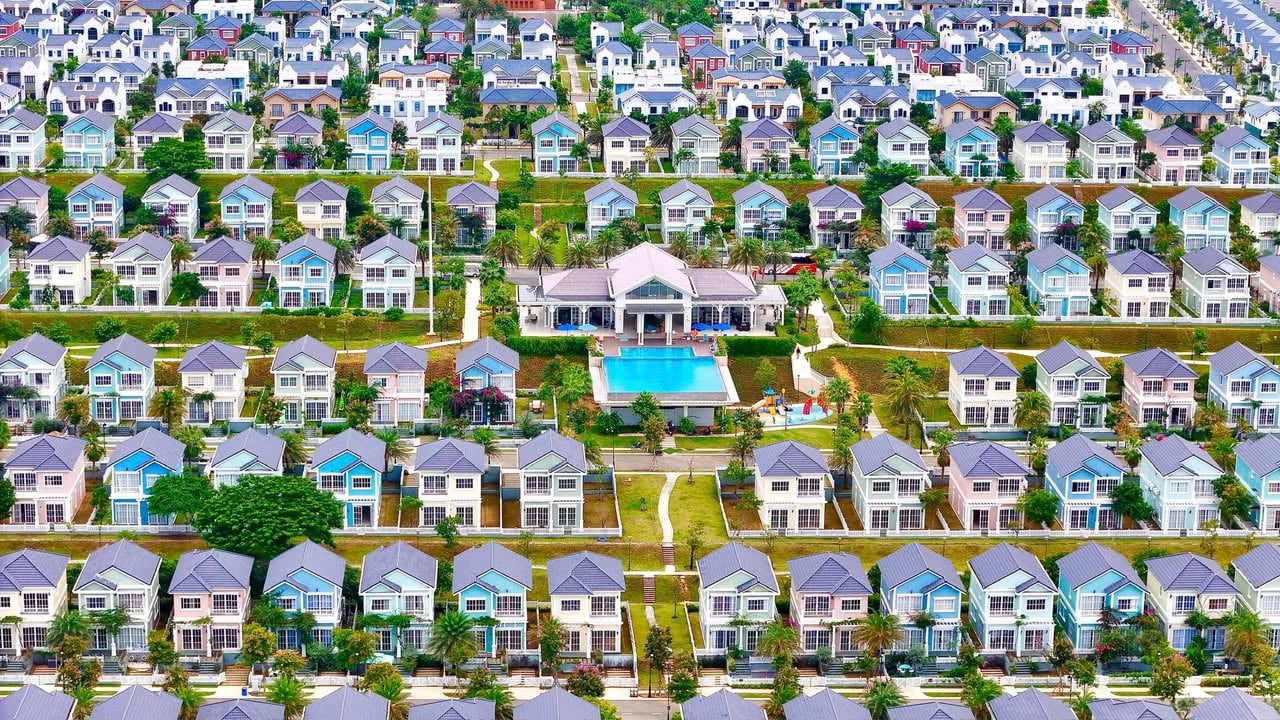 Bảo lãnh nhà ở hình thành trong tương lai: ‘Tấm khiên’ còn nhiều lỗ hổng - Ảnh 2 Bảo lãnh nhà ở hình thành trong tương lai: ‘Tấm khiên’ còn nhiều lỗ hổng - Ảnh 2