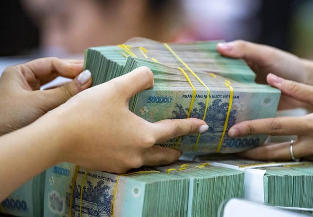 Tăng khuyến mãi, thêm tiền lãi... ngân hàng đẩy lãi suất tiết kiệm lên tới 9,6% - Ảnh 1 Tăng khuyến mãi, thêm tiền lãi... ngân hàng đẩy lãi suất tiết kiệm lên tới 9,6% - Ảnh 1