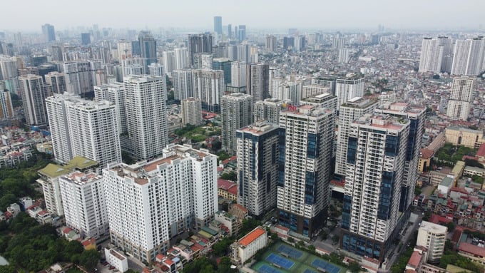 Thị trường căn hộ Hà Nội đang chứng kiến một chu kỳ phục hồi và tăng trưởng mạnh, nhưng sự lệch pha giữa nguồn cung cao cấp và nhu cầu nhà ở thực ở tầm trung, tầm thấp có thể tạo ra áp lực trong dài hạn. Ảnh minh họa. Thị trường căn hộ Hà Nội đang chứng kiến một chu kỳ phục hồi và tăng trưởng mạnh, nhưng sự lệch pha giữa nguồn cung cao cấp và nhu cầu nhà ở thực ở tầm trung, tầm thấp có thể tạo ra áp lực trong dài hạn. Ảnh minh họa.