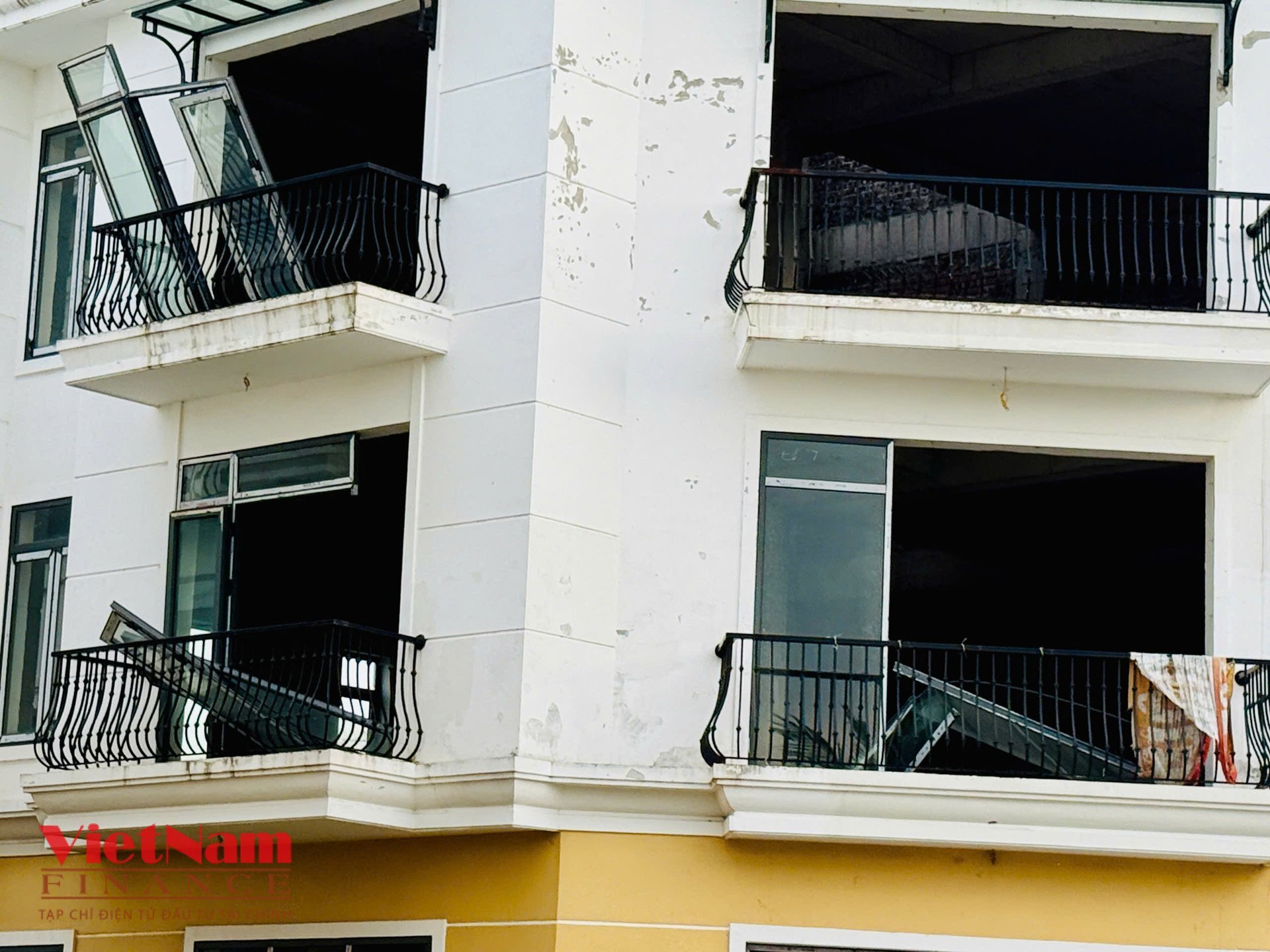 Cảnh hoang tàn, xuống cấp nghiêm trọng tại một số căn nhà tại dự án Seoul Ecohome Cảnh hoang tàn, xuống cấp nghiêm trọng tại một số căn nhà tại dự án Seoul Ecohome