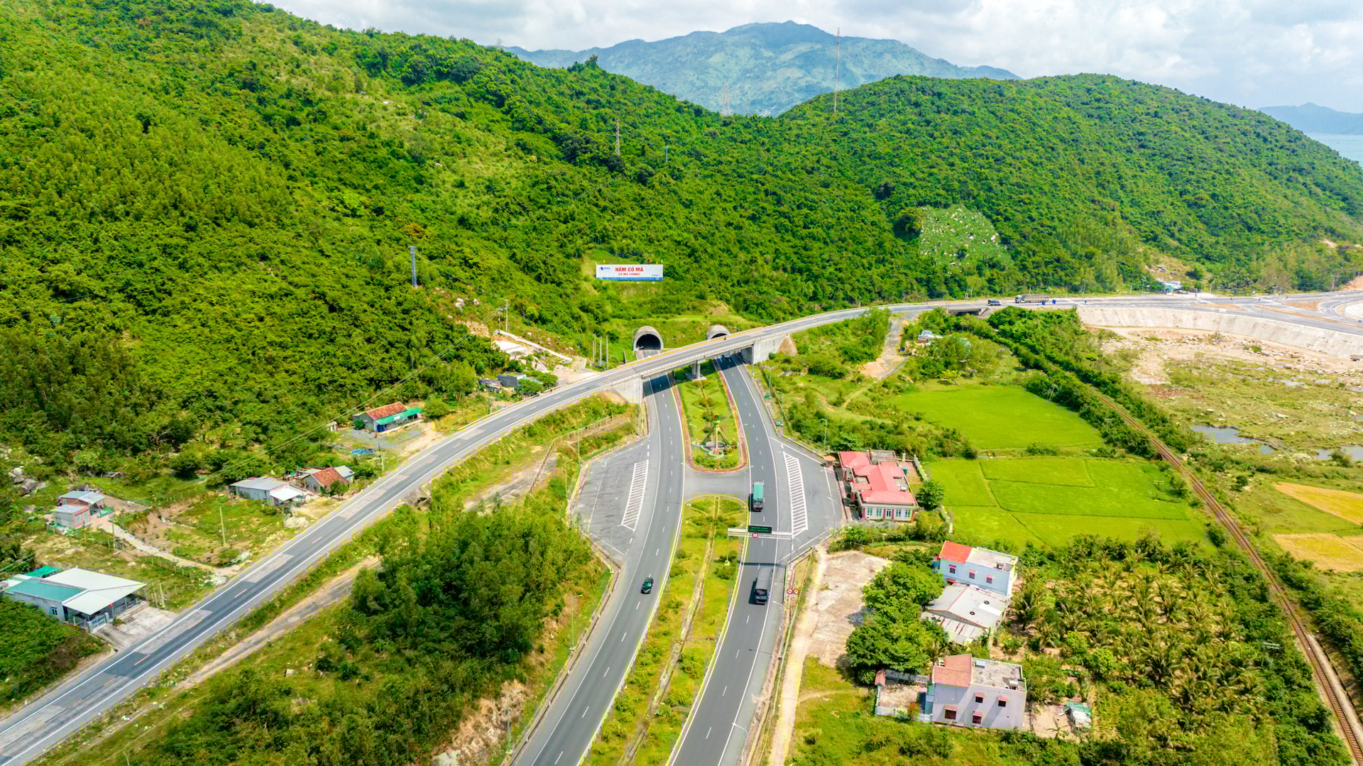 Khám phá vùng đất đầu tư 2 khu đô thị hơn 2,5 tỷ USD ở Vịnh Vân Phong - Ảnh 13 Khám phá vùng đất đầu tư 2 khu đô thị hơn 2,5 tỷ USD ở Vịnh Vân Phong - Ảnh 13