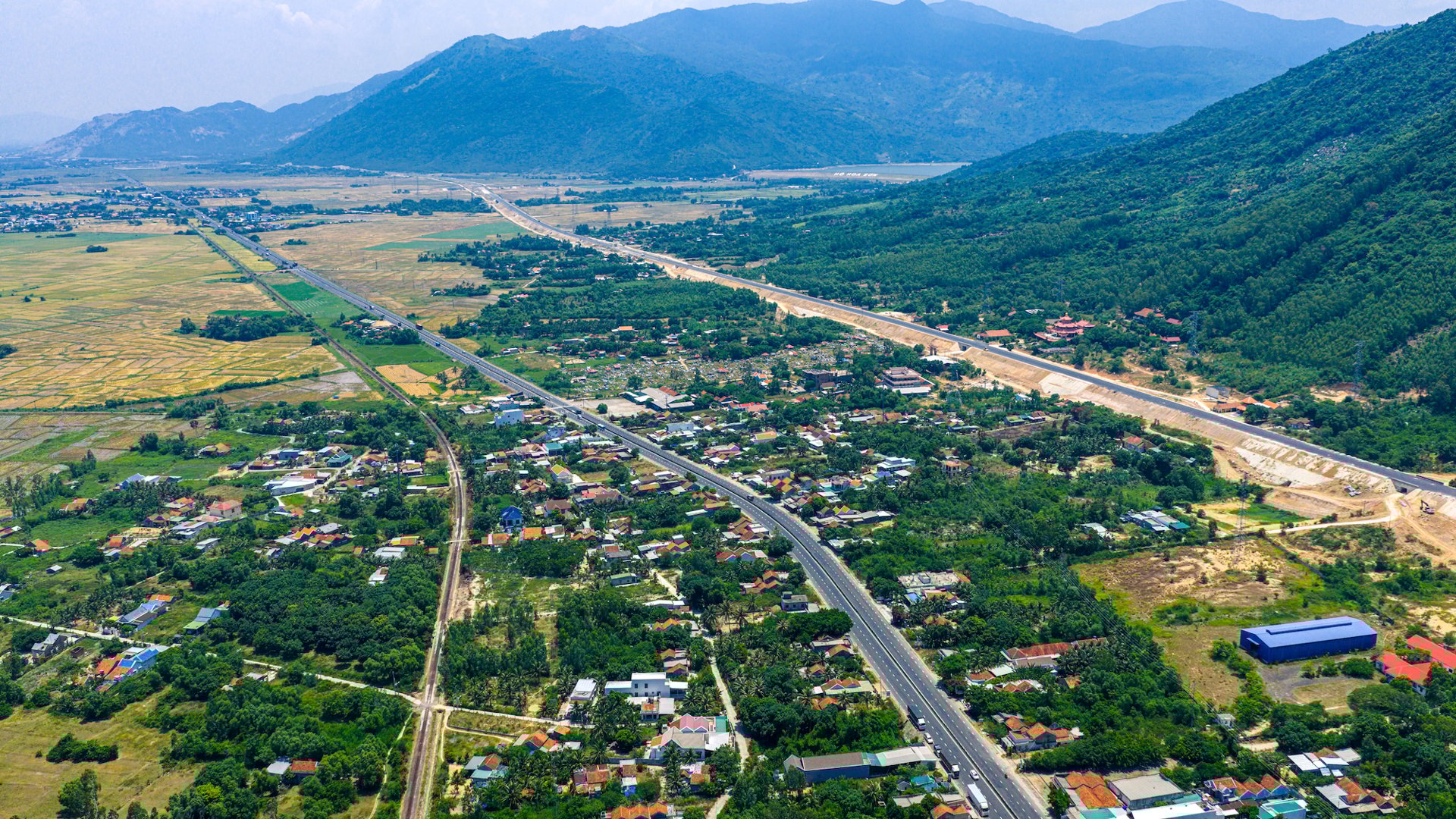 Khám phá vùng đất đầu tư 2 khu đô thị hơn 2,5 tỷ USD ở Vịnh Vân Phong - Ảnh 14 Khám phá vùng đất đầu tư 2 khu đô thị hơn 2,5 tỷ USD ở Vịnh Vân Phong - Ảnh 14