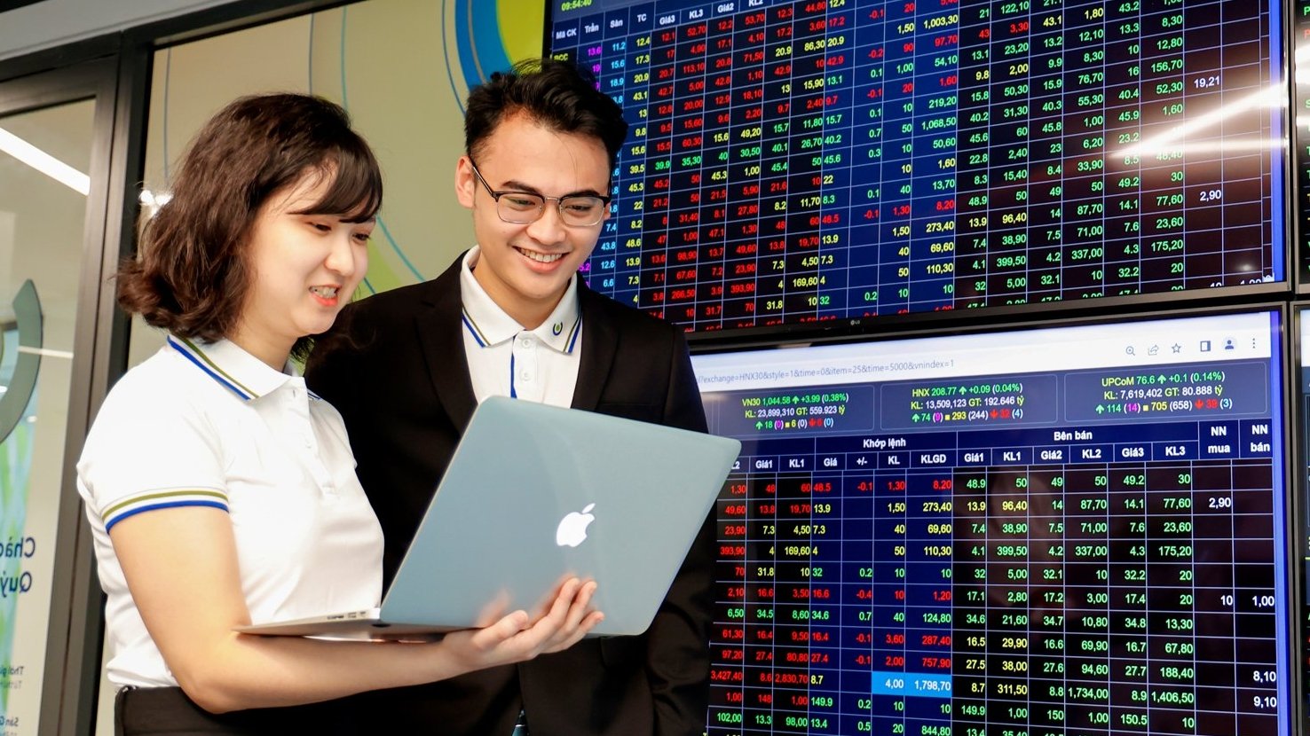 Đề án nâng hạng thị trường chứng khoán Việt Nam vừa được Chính phủ phê duyệt. Đề án nâng hạng thị trường chứng khoán Việt Nam vừa được Chính phủ phê duyệt.