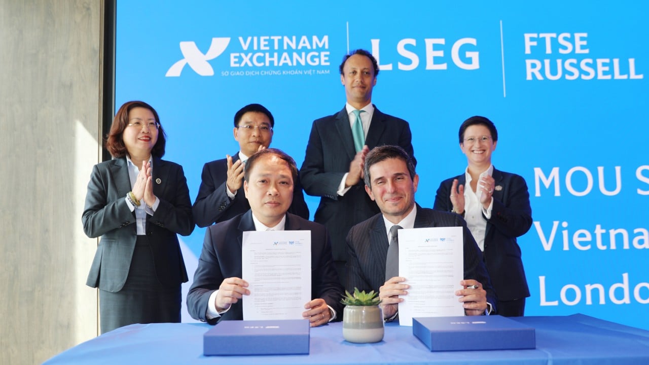Sở Giao dịch Chứng khoán Việt Nam và FTSE ký kết Biên bản ghi nhớ (MOU) Sở Giao dịch Chứng khoán Việt Nam và FTSE ký kết Biên bản ghi nhớ (MOU)