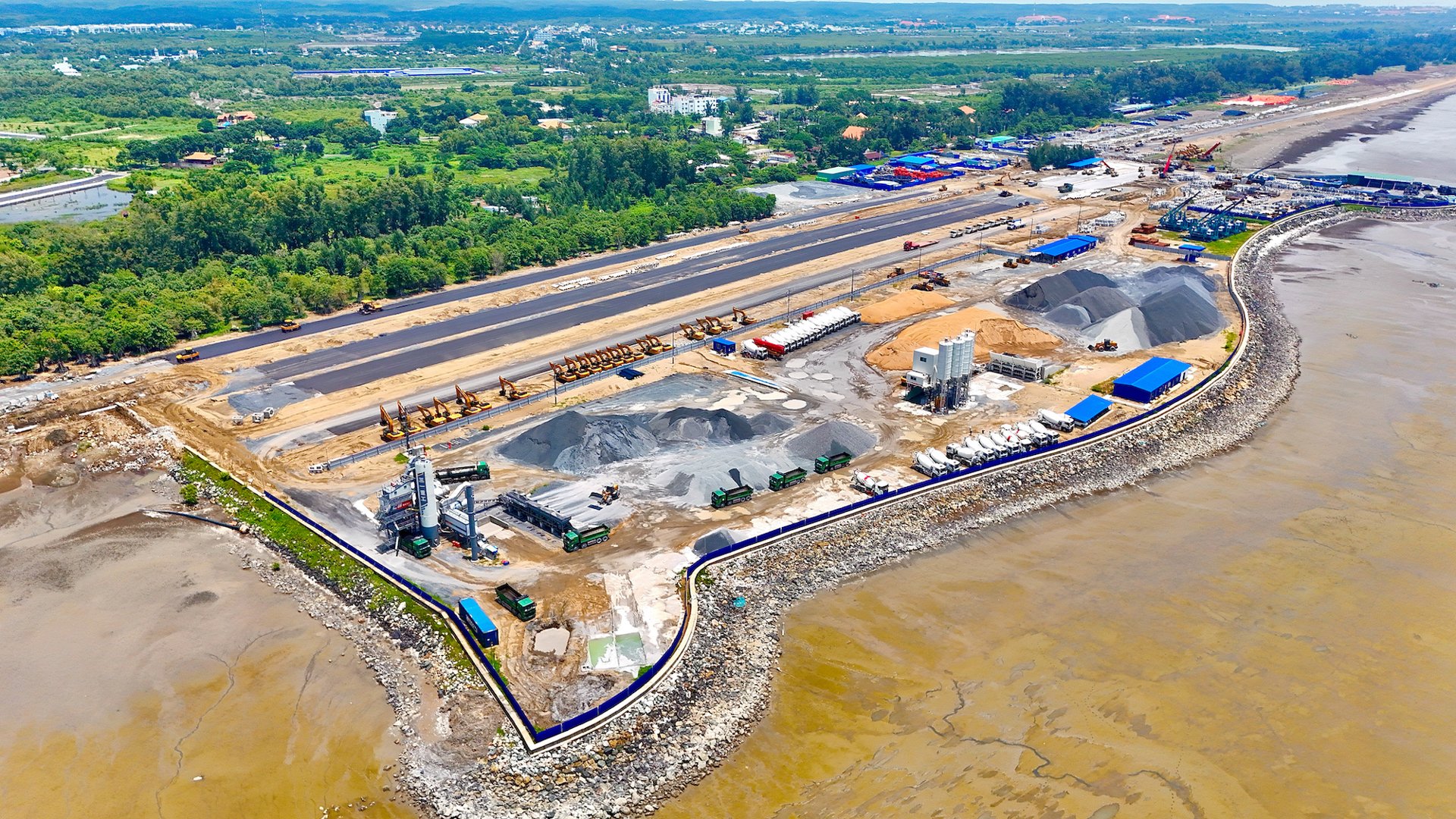 Cận cảnh đại đô thị lấn biển Vinhomes Cần Giờ đang rầm rộ thi công - Ảnh 7 Cận cảnh đại đô thị lấn biển Vinhomes Cần Giờ đang rầm rộ thi công - Ảnh 7