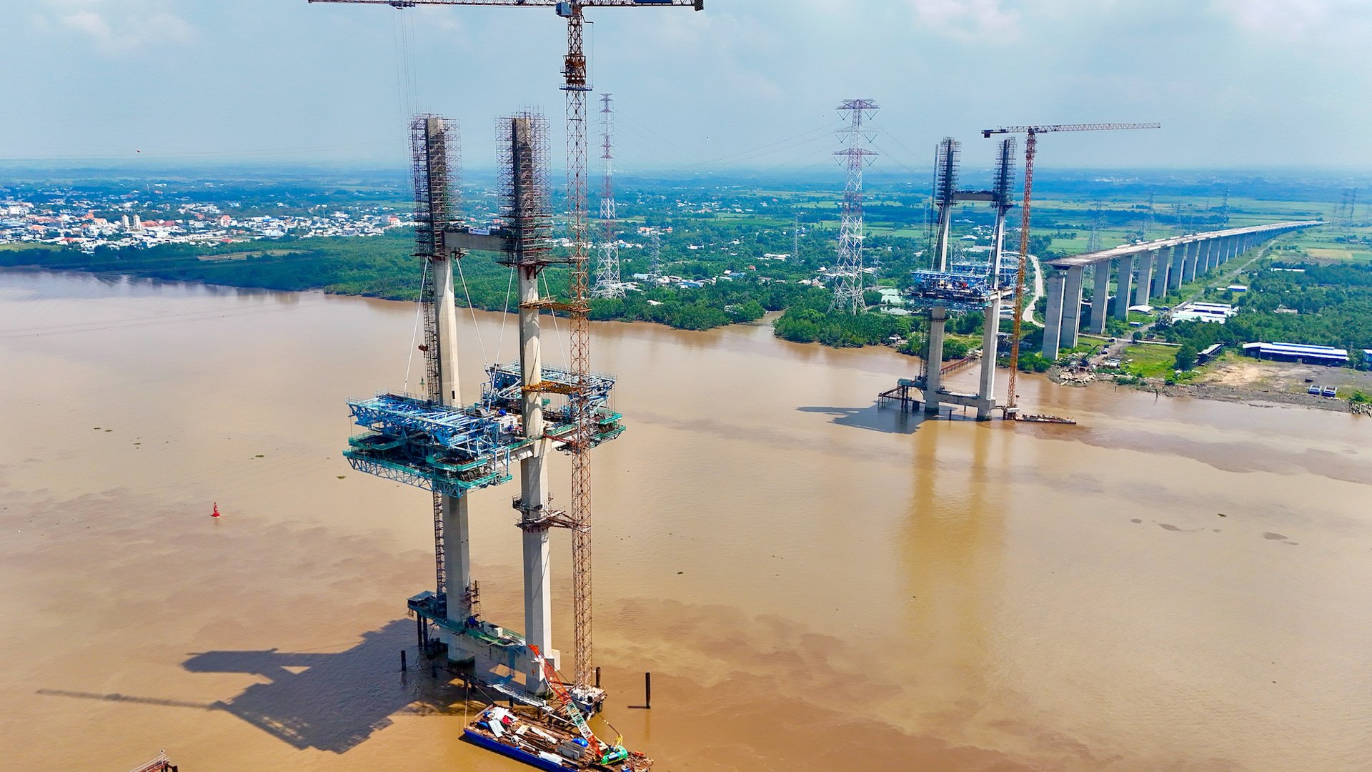 Cận cảnh đại đô thị lấn biển Vinhomes Cần Giờ đang rầm rộ thi công - Ảnh 2 Cận cảnh đại đô thị lấn biển Vinhomes Cần Giờ đang rầm rộ thi công - Ảnh 2