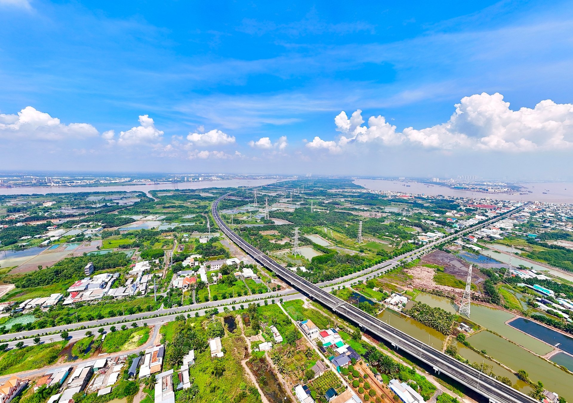 Cận cảnh đại đô thị lấn biển Vinhomes Cần Giờ đang rầm rộ thi công - Ảnh 3 Cận cảnh đại đô thị lấn biển Vinhomes Cần Giờ đang rầm rộ thi công - Ảnh 3