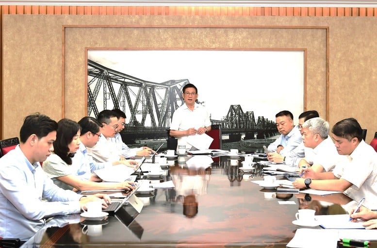 Phó Thủ tướng Chính phủ Hồ Đức Phớc chủ trì cuộc họp với Ngân hàng Nhà nước Việt Nam và các bộ, ngành về điều hành chính sách tiền tệ, quản lý thị trường vàng. Phó Thủ tướng Chính phủ Hồ Đức Phớc chủ trì cuộc họp với Ngân hàng Nhà nước Việt Nam và các bộ, ngành về điều hành chính sách tiền tệ, quản lý thị trường vàng.