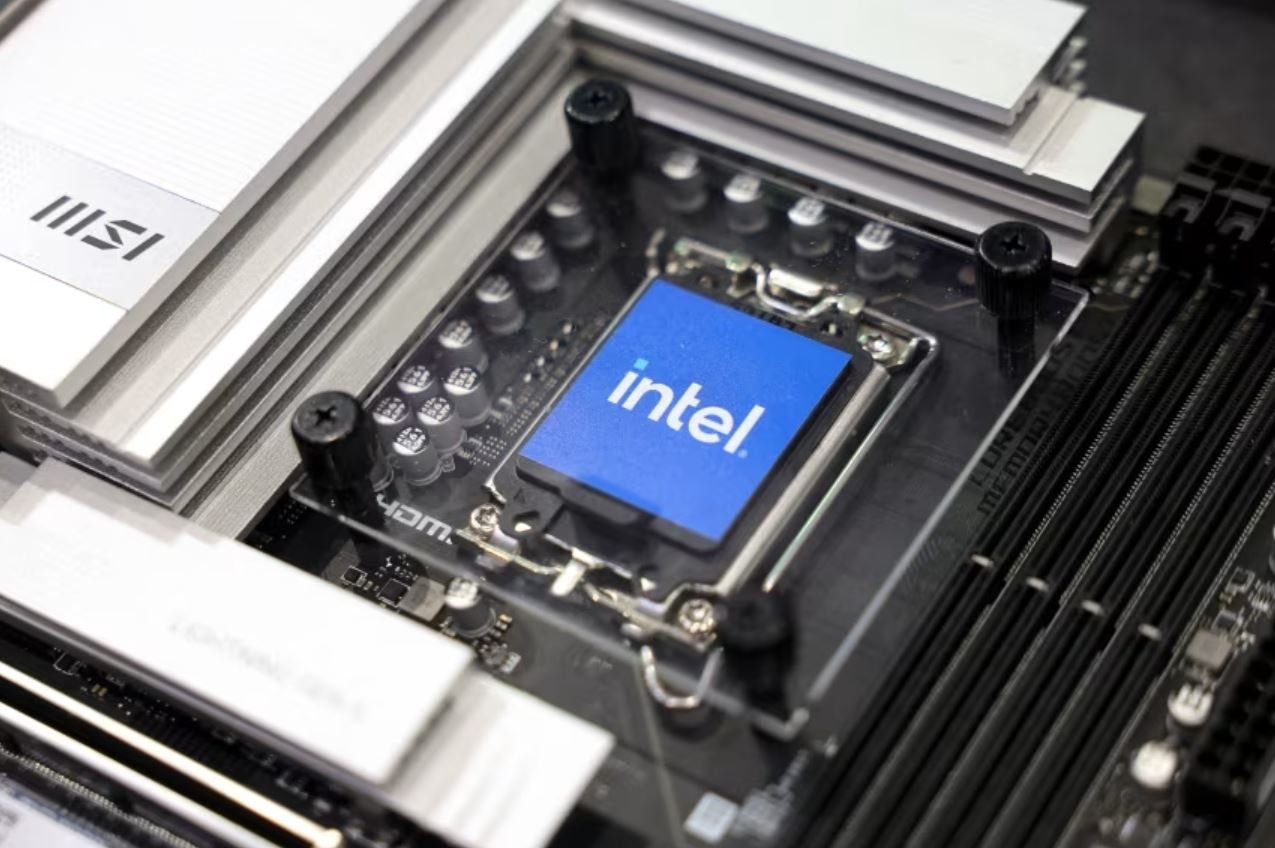 Mẫu chip Intel được trưng bày tại sự kiện Computex ở Đài Bắc, Đài Loan, vào ngày 4/6/2024. (Ảnh: I-Hwa Cheng/AFP/Getty Images) Mẫu chip Intel được trưng bày tại sự kiện Computex ở Đài Bắc, Đài Loan, vào ngày 4/6/2024. (Ảnh: I-Hwa Cheng/AFP/Getty Images)