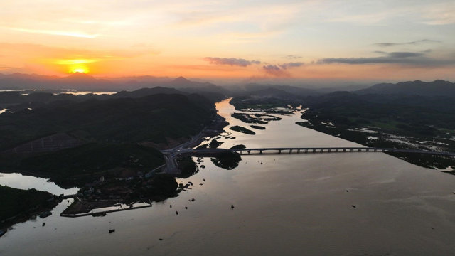 Sắp khánh thành cao tốc Sun Group đầu tư có hệ thống chiếu sáng hiện đại nhất Việt Nam - Ảnh 7