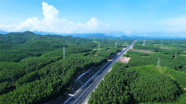 Sắp khánh thành cao tốc Sun Group đầu tư có hệ thống chiếu sáng hiện đại nhất Việt Nam - Ảnh 8