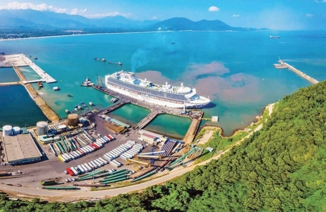 Sở hữu cảng nước sâu là một trong những lợi thế phát triển của Khu kinh tế Chân Mây - Lăng Cô.
