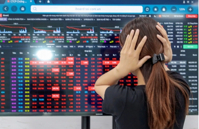 Thị trường hoảng loạn với hàng trăm mã giảm sàn, VN-Index rớt hơn 4% xuống 1.086 điểm