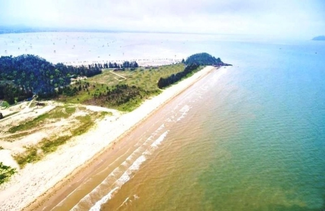 Các bãi biển thuộc khu vực Hải Tiến vẫn còn giữ nguyên vẻ đẹp hoang sơ