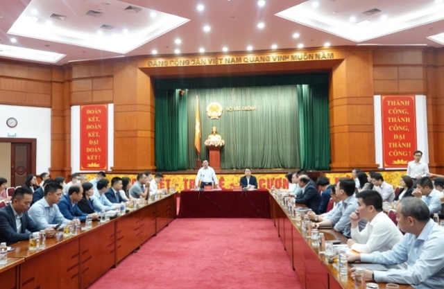Bộ Tài Chính đã tổ chức cuộc họp bàn về thị trường chứng khoán và trái phiếu doanh nghiệp