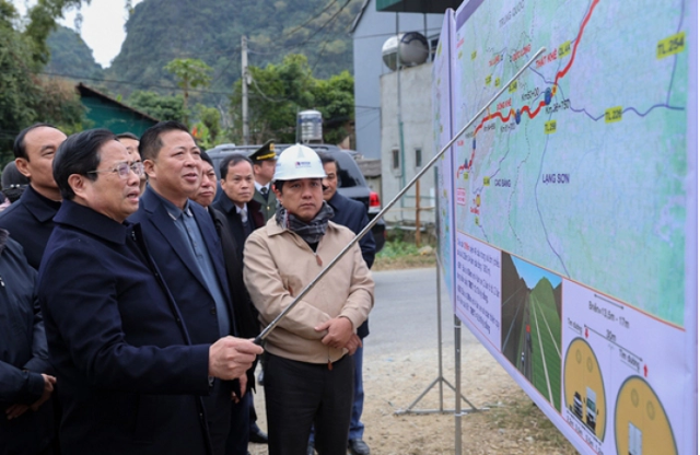 Thủ tướng Phạm Minh Chính khảo sát thực địa dự án cao tốc Đồng Đăng - Trà Lĩnh.