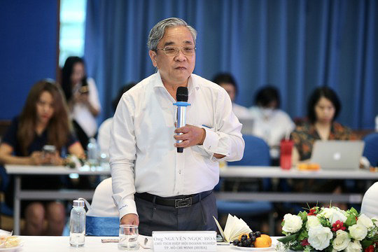 Ông Nguyễn Ngọc Hòa, Chủ tịch Hiệp hội Doanh nghiệp TP. HCM (HUBA) phát biểu tại tọa đàm.
