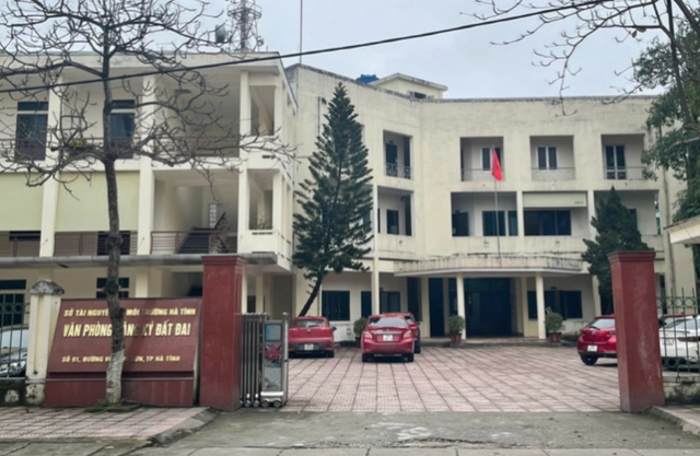 Văn phòng đăng ký đất đai thuộc Sở TNMT Hà Tĩnh, nơi có 8 cán bộ bị khởi tố, bắt tạm giam.