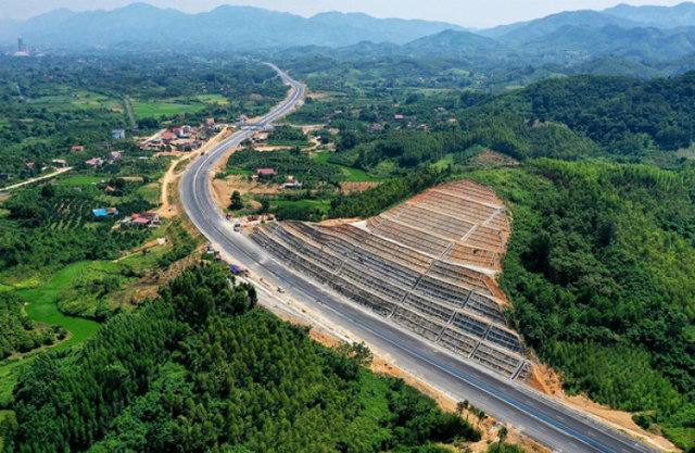 Cao tốc Điện Bi&ecirc;n - cửa khẩu T&acirc;y Trang giai đoạn 1 d&agrave;i khoảng 44km. (Ảnh minh họa)