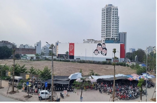 13.524,9 m2 đất tại lô 20A Lê Hồng Phong được giao cho Công ty TNHH Du lịch và Đầu tư EIE thực hiện dự án Trung tâm thương mại EIE nhưng bỏ hoang cả chục năm nay.