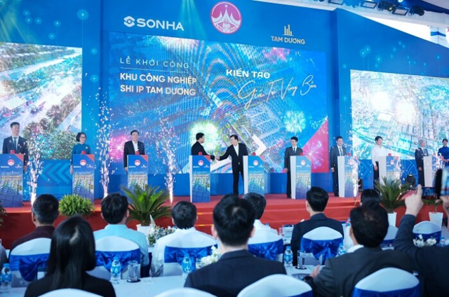 Nguyên Phó thủ tướng Trịnh Đình Dũng dự lễ ấn nút khởi công dự án khu công nghiệp SHI IP Tam Dương