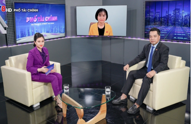 Bà Nguyễn Thị Phương Lam và ông Mạc Quốc Anh tại Talkshow Phố Tài chính