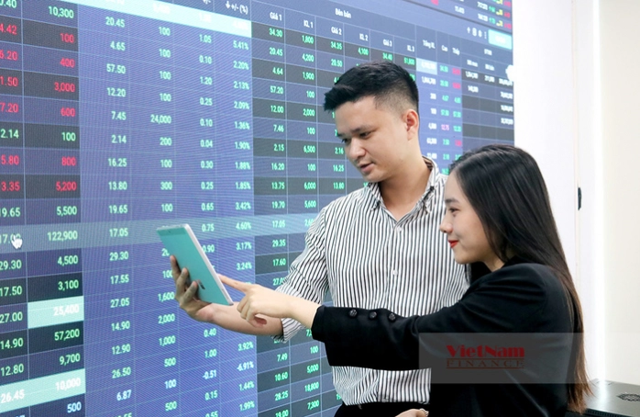 Phân hoá cực mạnh trong phiên thanh khoản tỷ USD: Nhóm ngân hàng 'cân tất'