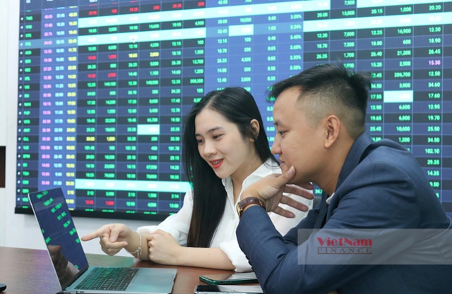 Các nhóm ngành đồng thuận đi lên, VN-Index bứt phá hơn 12 điểm