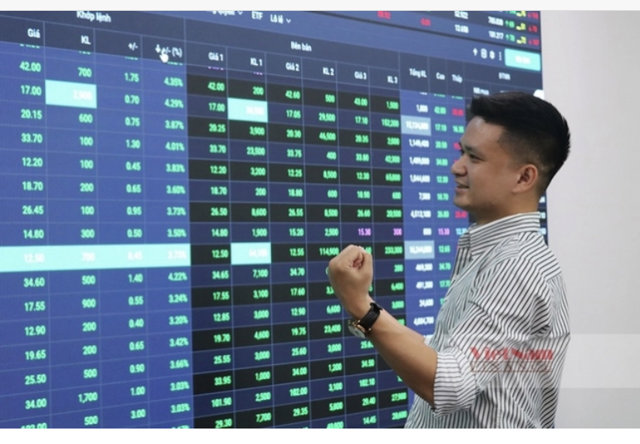 'Cổ phiếu vua' tăng sốc, VN30-Index áp sát mốc 1.200 điểm