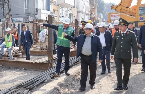 Thủ tướng Phạm Minh Chính kiểm tra dự án đường sắt Nhổn - ga Hà Nội. 