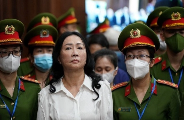 Bà Trương Mỹ Lan khi ra tòa (ảnh BTC)