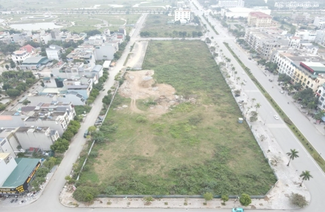 Khu "đất vàng" mà Công ty Nguyễn Kim tự nguyện trả cho tỉnh Thạnh Hóa. (Ảnh: Viết Huy)